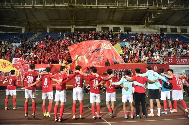 媒体人：中国足球真正的危机是不快乐，大家都缺乏尊重和信任（媒体人：中国足球的核心危机是不快乐，普遍缺乏尊重与信任）