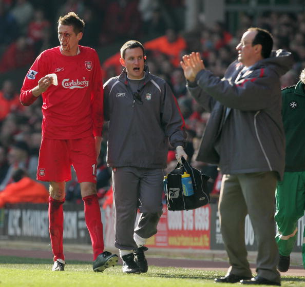 拜仁官方：后卫博埃因病缺席与斯图加特的比赛（拜仁通报：博埃因病无缘对阵斯图加特）