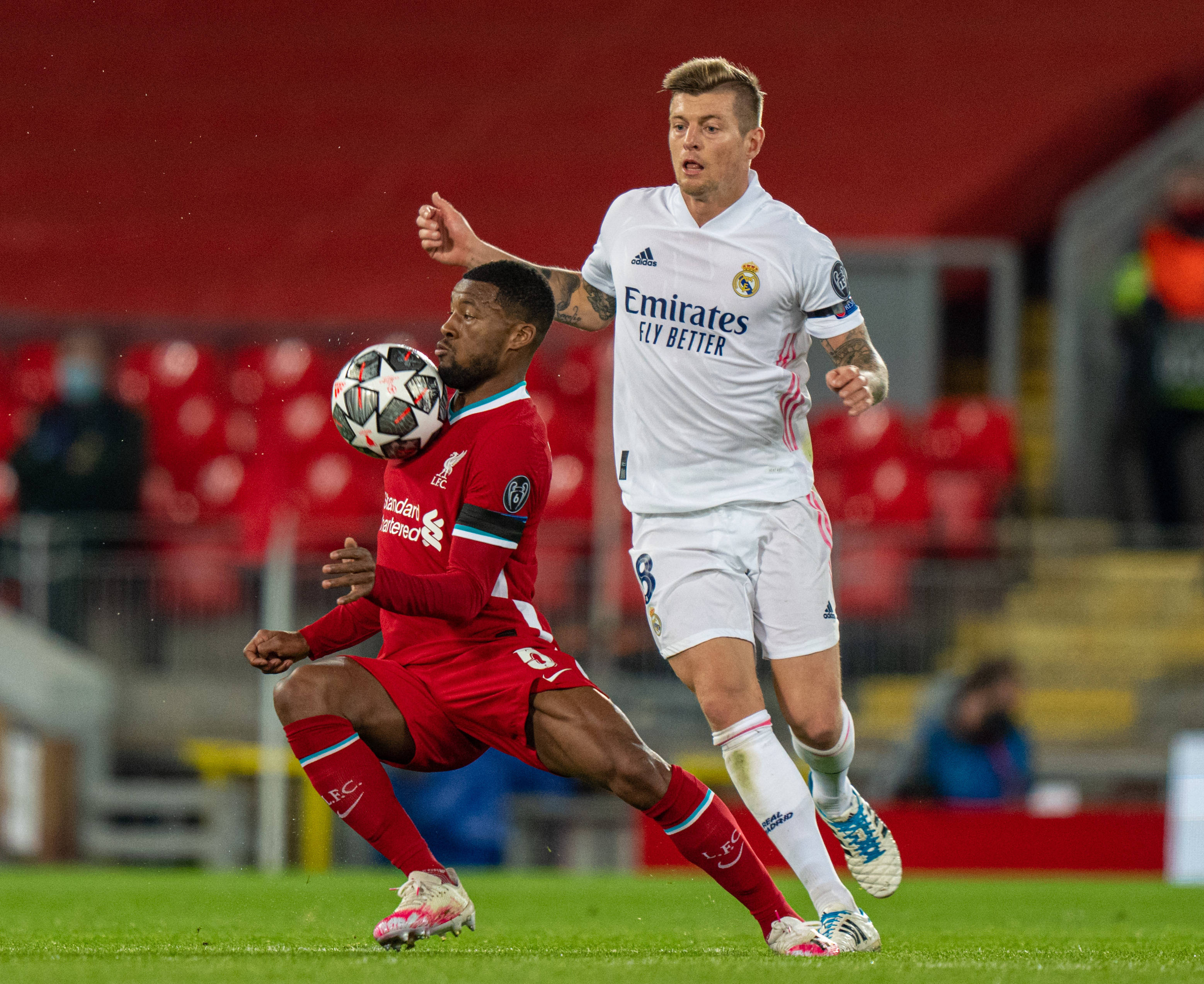 波媒：多特、阿贾克斯现场考察波兰边锋皮耶图谢夫斯基（据波兰媒体：多特蒙德与阿贾克斯赴现场考察波兰边锋皮耶图谢夫斯基）