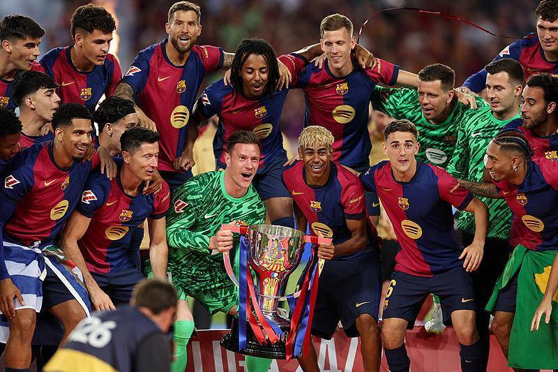 巴萨国王杯对手主帅：我女儿已经让我去要亚马尔和佩德里球衣了（巴萨国王杯对手主帅笑称：女儿催我向亚马尔和佩德里索要球衣）