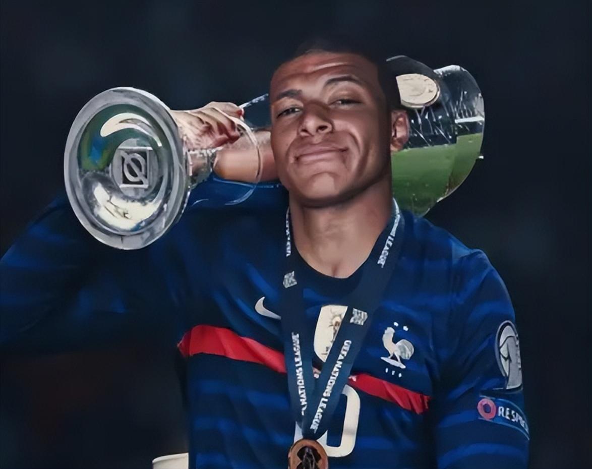 Here we go！罗马诺：拜仁将签下17岁厄瓜多尔中卫奥拉亚（罗马诺爆料：拜仁即将敲定厄瓜多尔17岁中卫奥拉亚）