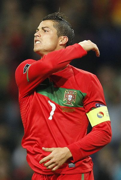 津门虎以1亿投资逆袭联赛前六，培养出三名国脚新星，展现草根逆袭与青训潜力。