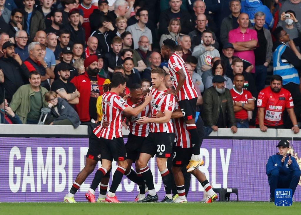 李玮锋：联赛中轴都是外援造成国足没人，这两年踢球孩子多了（李玮锋：外援占据联赛中轴致国足青黄不接，近两年踢球的孩子明显增多）