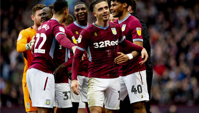 巴萨梅西进球助球队领先塞维利亚（梅西建功助巴萨领先塞维利亚）