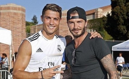 高清：英超阿森纳2-0 梅里诺传射萨卡破门（英超阿森纳2-0取胜：梅里诺传射，萨卡破门（高清））