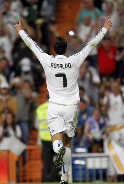 男篮传奇得分后卫曾对科比砍20分，800度近视神准投篮