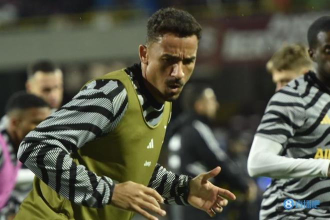 荷兰杯战报：特伦斯考绝杀，维特破门，海伦芬3-2费耶诺德（荷兰杯：特伦斯考绝杀，维特建功，海伦芬3-2力克费耶诺德）